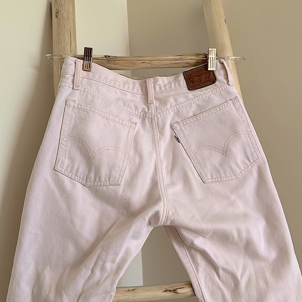 SIZE 27 LIGHT PASTEL PINK LEVI JEANS
